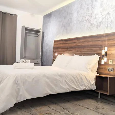 De La Croix Hotel