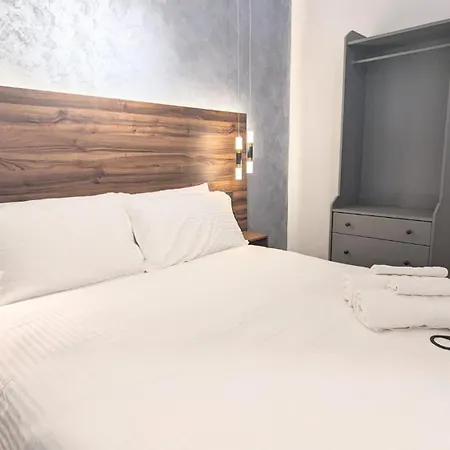 De La Croix Hotell *
