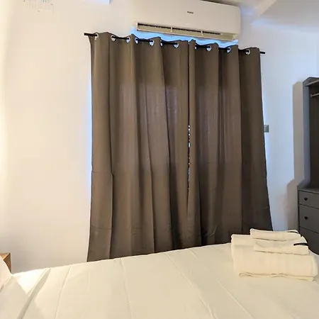 De La Croix * St. Julian's