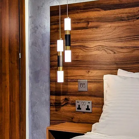 De La Croix St. Julian's