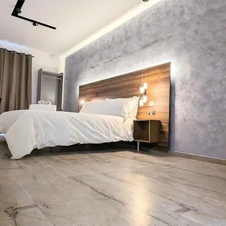 ホテル De La Croix *